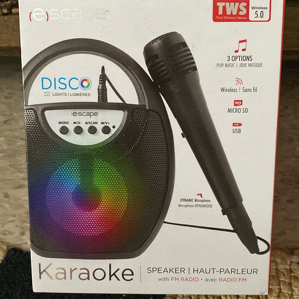 Karaoke Bluetooth speaker with fm radio